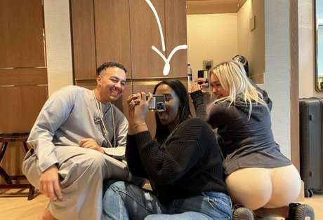 有名な男性のオンリーファンズ HD 写真