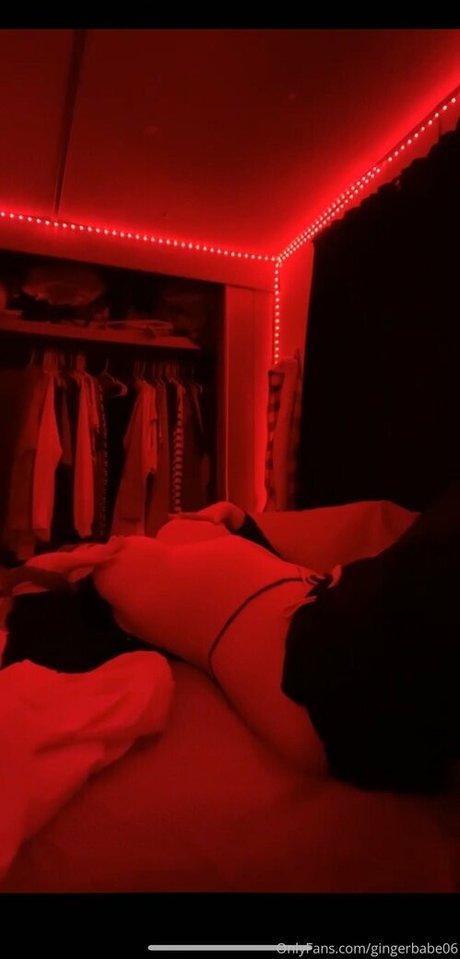 ヌード自撮りオンリーファンズ セクシー裸 写真