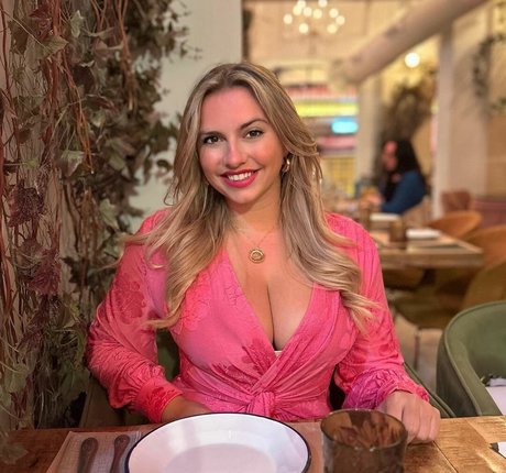 巨乳ソロオンリーファンズ 裸 写真
