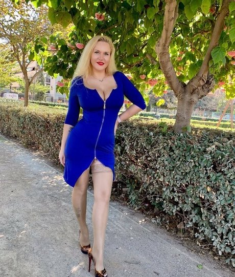 ラテン系ママオンリーファンズ ポルノグラフィック 写真