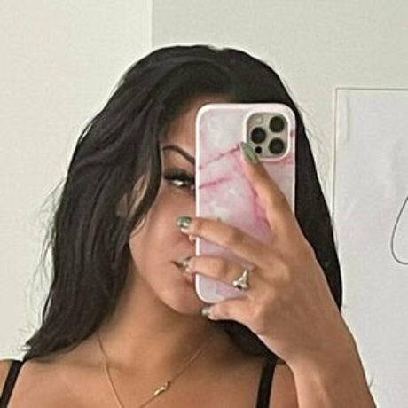 kayla v top profile image