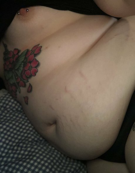 fatjuicypeach ポルノスター 可愛い 写真