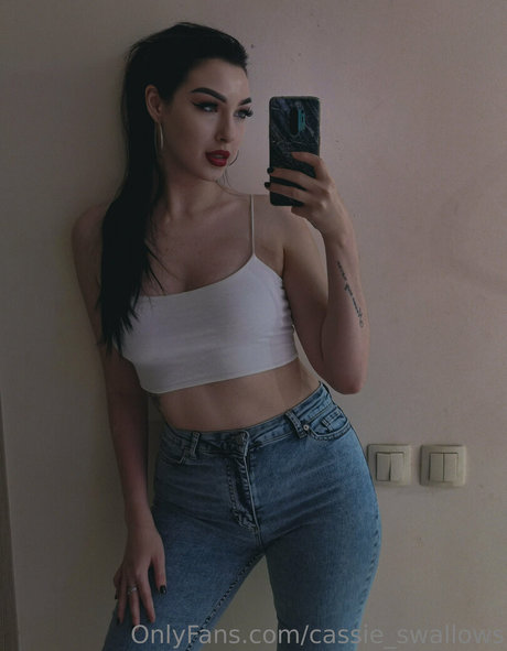 cassie swallows ポルノ女優 画像