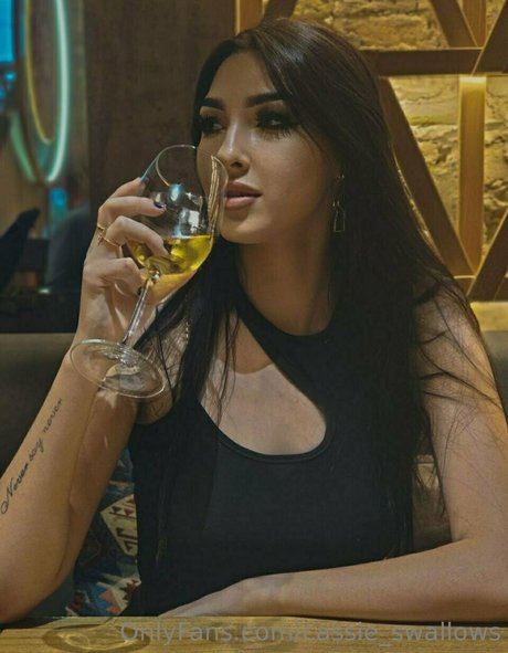 cassie swallows 裸のモデル 画像