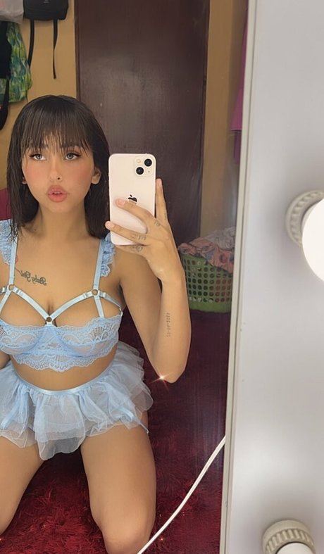 エボニーサマーオンリーファンズ セクシーヌード 写真