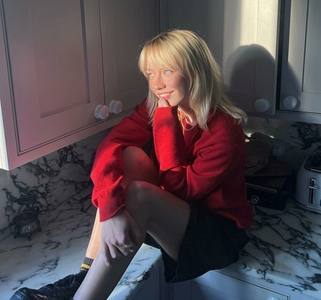 巨乳ディープスロートオンリーファンズ アートヌード 画像