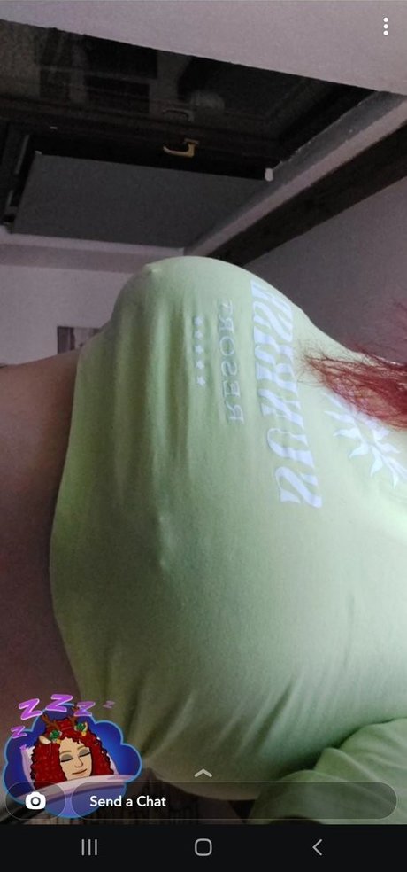おっぱいオンリーファンズ エロチック 写真