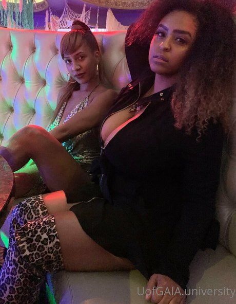 uofgaia エロティックなモデル 画像