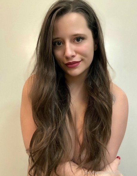 オンリーファンズでオナニーする 無料ヌード 写真