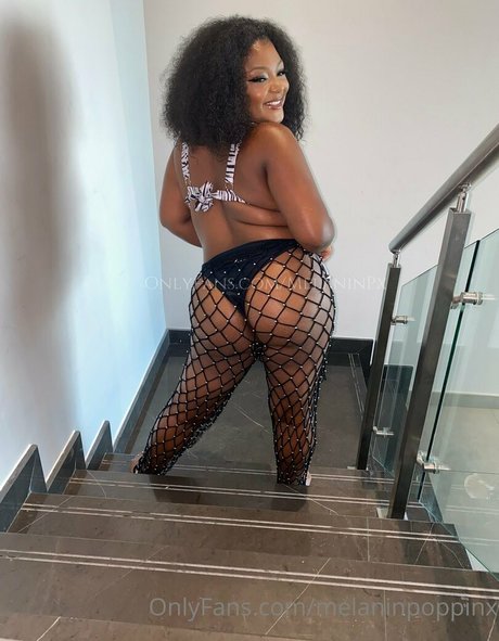 ブラックフィットネスオンリーファンズ アートヌード 写真