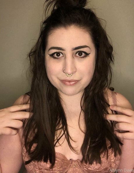 アマチュアレズビアンオンリーファンズ ホット 画像