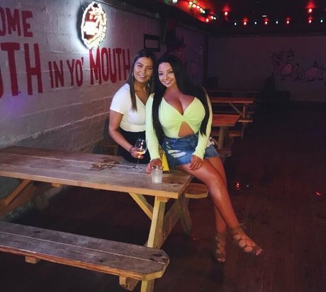 セクシーなラテン系オンリーファンズ ヌード ギャラリー