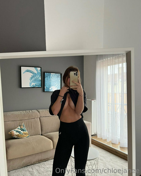 chloejanee エロティックモデル 写真