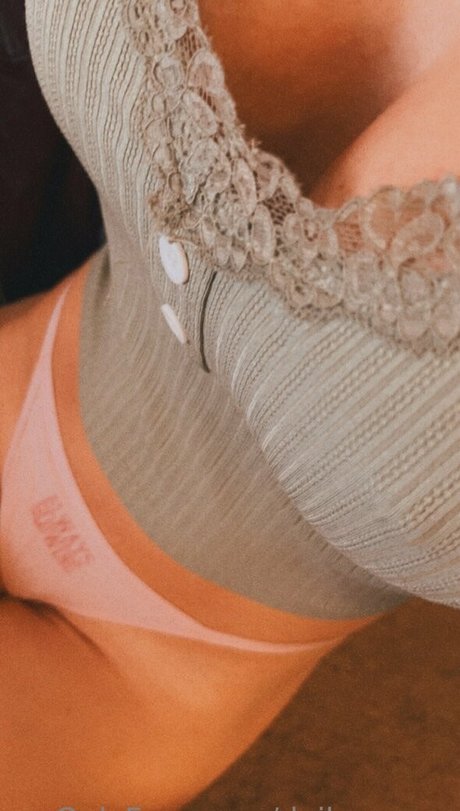 アマチュアレズビアンオンリーファンズ セックス 写真