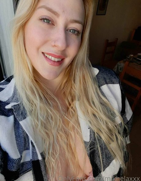 mikhelaxxx ポルノスター 独占 画像