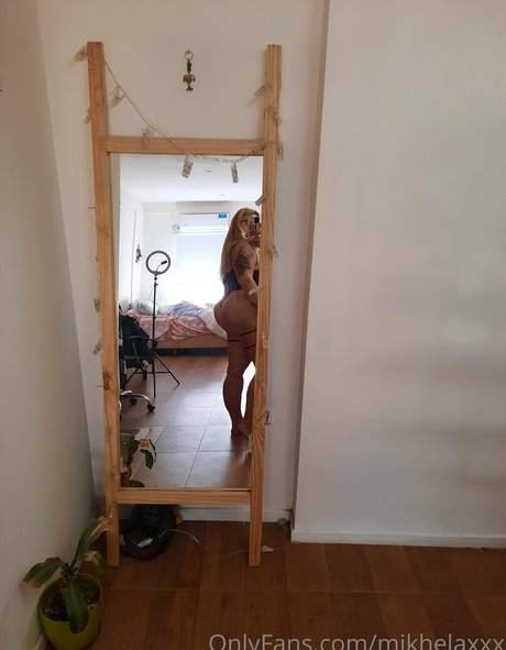 mikhelaxxx ポルノスター 美しい 画像