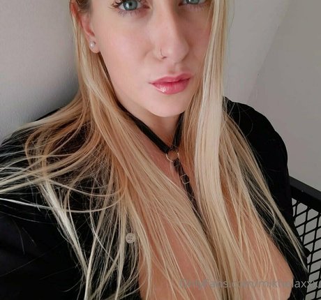 mikhelaxxx 高品質モデル 写真
