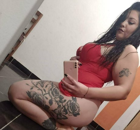 垂れ乳オンリーファンズ 限定 画像