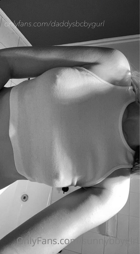 sunnybbygirl エロティックなモデル 写真