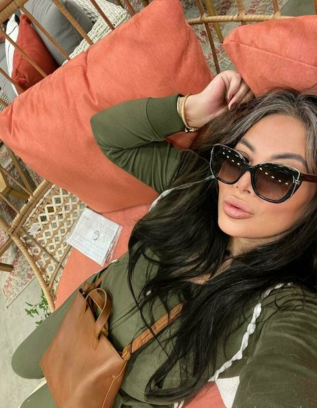 巨乳クーガーオンリーファンズ HD 写真