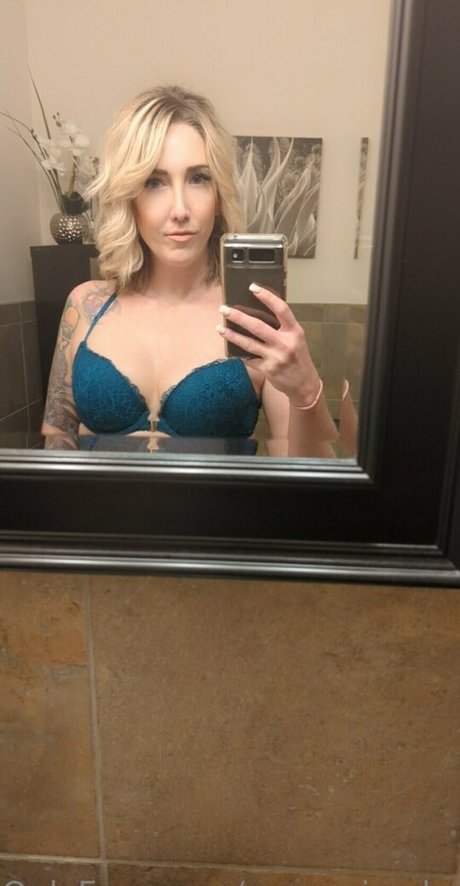 異人種間乱交オンリーファンズ 可愛い 写真