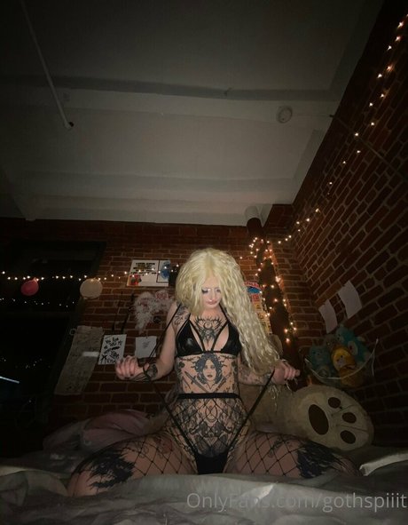 金髪ヌードオンリーファンズ ヌード 画像