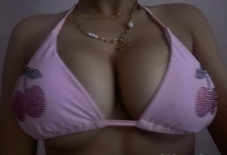 bvnnyara ポルノモデル 写真