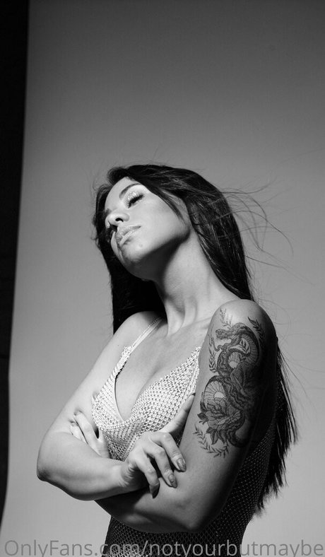 dayana wifey アダルトモデル 画像