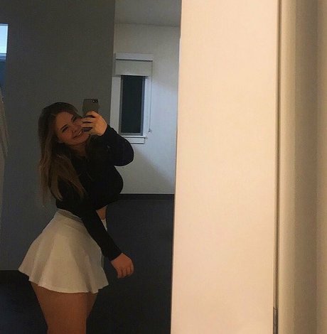 Haley E 裸の女優 写真