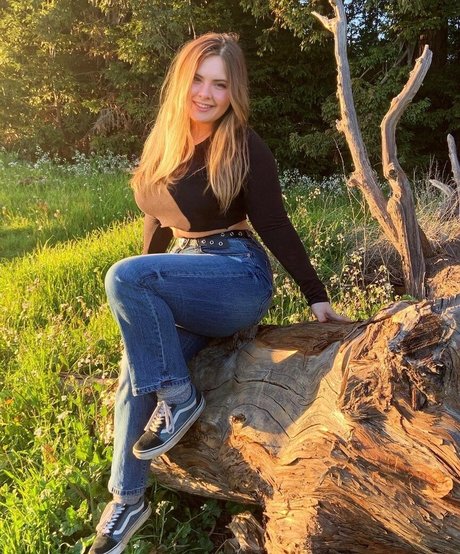 Haley E ヌードモデル 写真