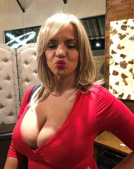 Tori Hendricz ポルノスター 素敵 画像