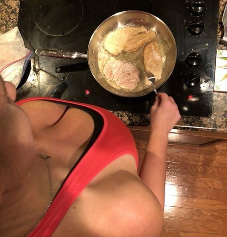 エモヌードオンリーファンズ 無料ポルノ ギャラリー