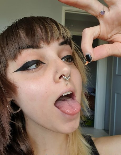 曲線美のシーメールオンリーファンズ ホットxxx 画像