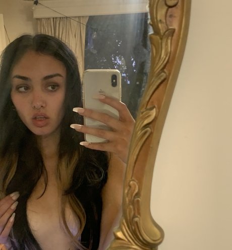 Akasha Collins ヌードのポルノスター 画像