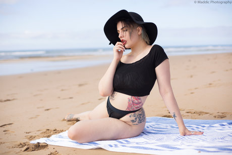 Ava Twitchling ヌードスター 写真