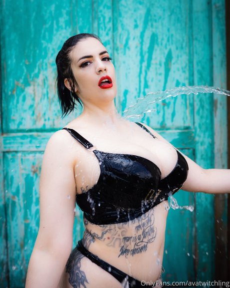 小さいチンポのシーメールオンリーファンズ ホットセックス 画像