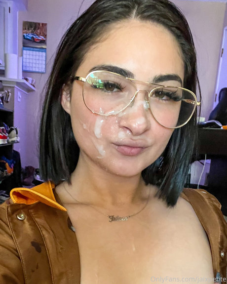 Jaixpetite top profile image