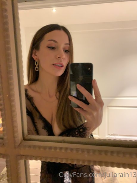 Julia Rain ポルノスター セクシー 写真