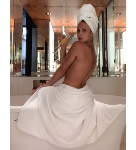 ヨガパンツ オンリーファンズ ホットセクシー 画像