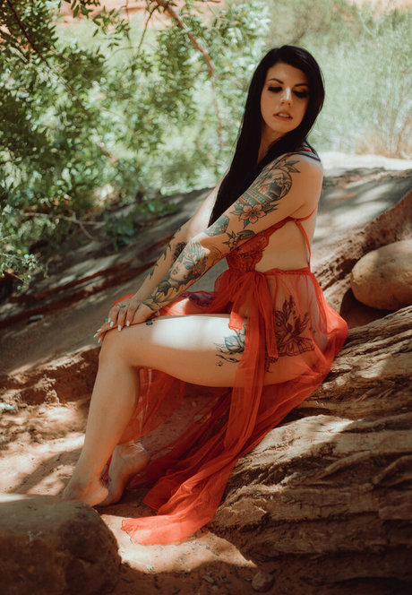 Thatsoraven95 モデル 画像