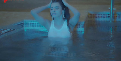 オナニー 潮吹き オンリーファンズ ホットポルノ 画像