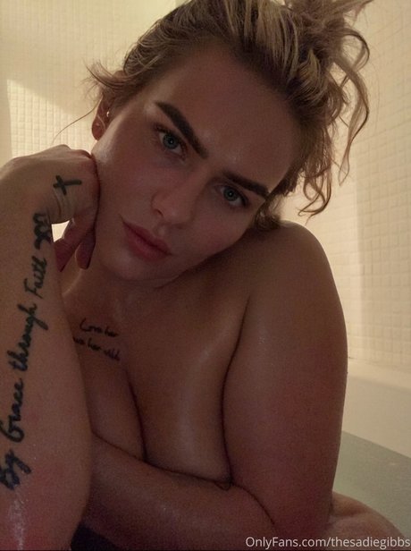 Sadie Gibbs ヌード女優 写真