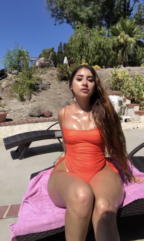 Asapcilla エロティックなスター 写真