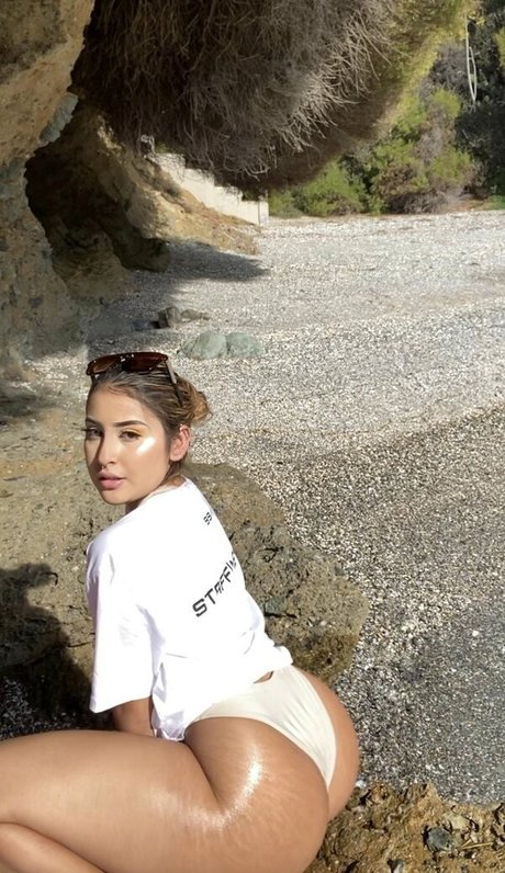 トランスティーンオンリーファンズ エロチック 画像