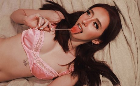 Hannah Urman 美しいモデル 写真