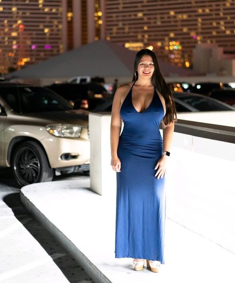 垂れ乳オンリーファンズ アートヌード アーカイブ