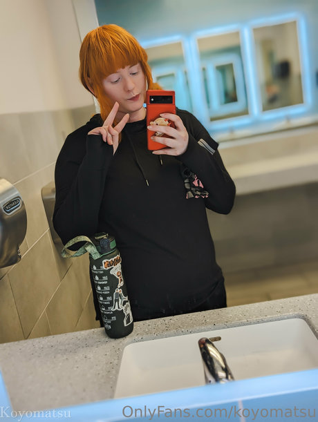 Koyomatsu ポルノモデル 画像