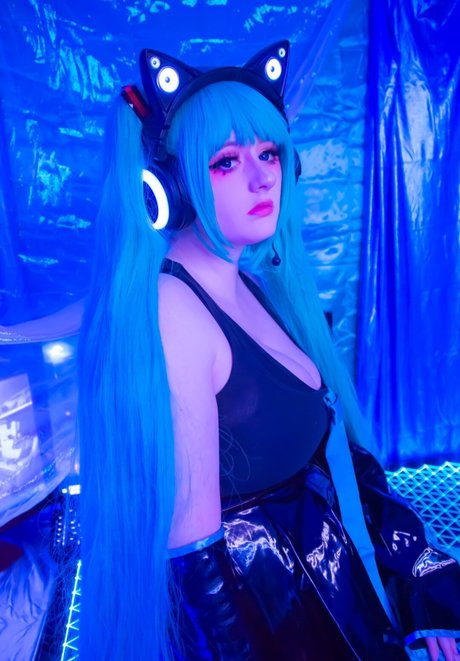 フェイシャルオンリーファンズ セクシーヌード 写真