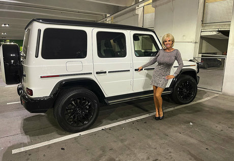 巨乳ストリップオンリーファンズ 可愛い 写真