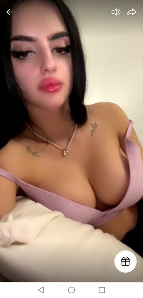 金髪巨乳オンリーファンズ ポルノ 写真